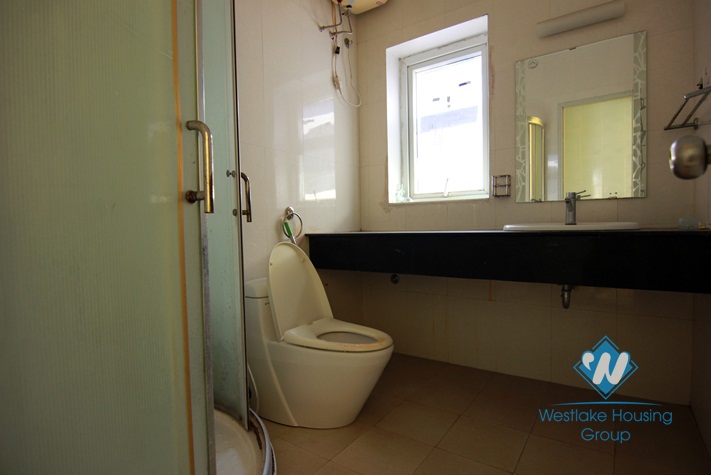 Unfurnished and bright house for rent in Au Co street, Tay Ho district, Ha Noi